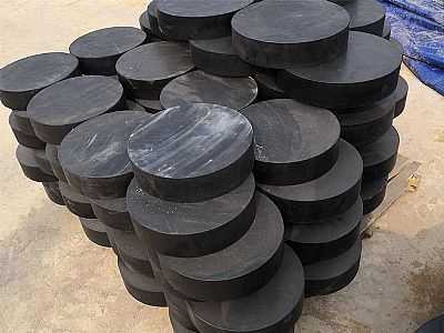 扶余市板式橡胶支座由若干层橡胶片与薄钢板经加压硫化